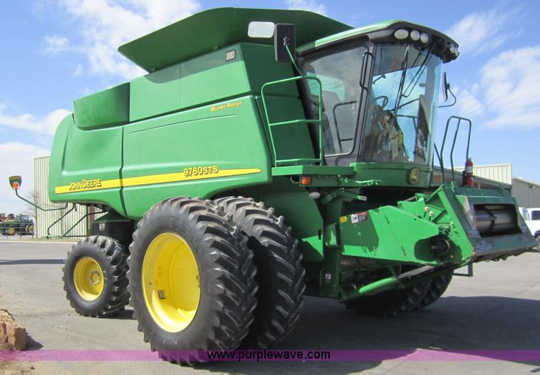 image for item 3011 2006 John Deere 9760 STS combine