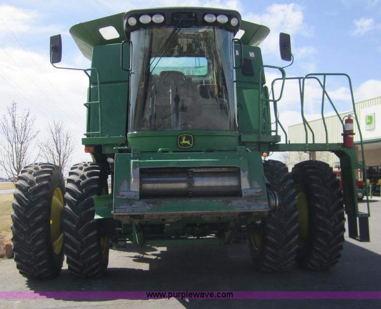 image for item 3011 2006 John Deere 9760 STS combine