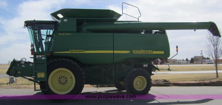 image for item 3011 2006 John Deere 9760 STS combine