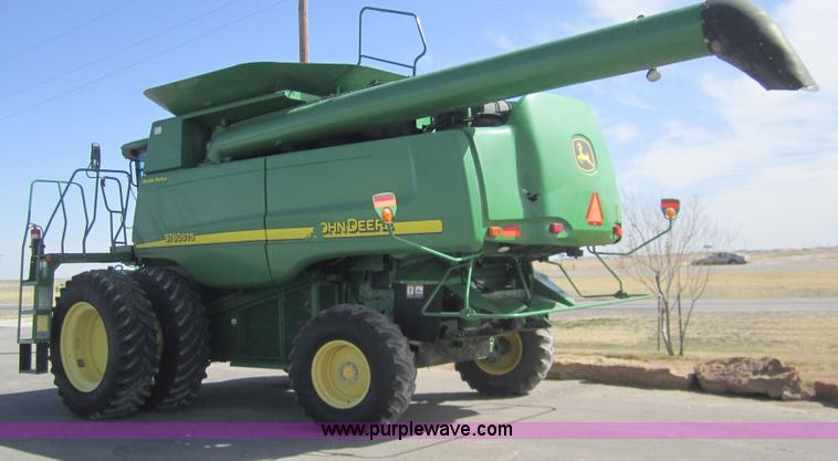 image for item 3011 2006 John Deere 9760 STS combine
