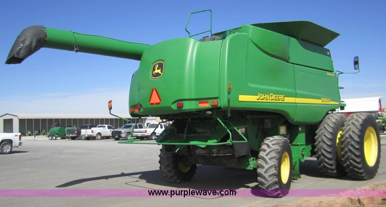 image for item 3011 2006 John Deere 9760 STS combine