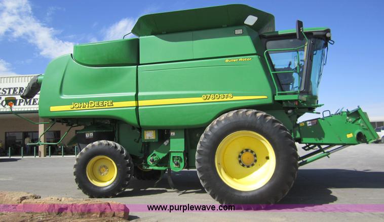 image for item 3011 2006 John Deere 9760 STS combine