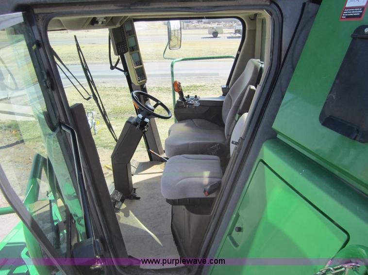 image for item 3011 2006 John Deere 9760 STS combine