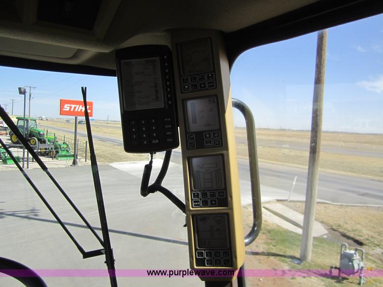 image for item 3011 2006 John Deere 9760 STS combine