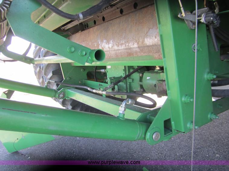 image for item 3011 2006 John Deere 9760 STS combine