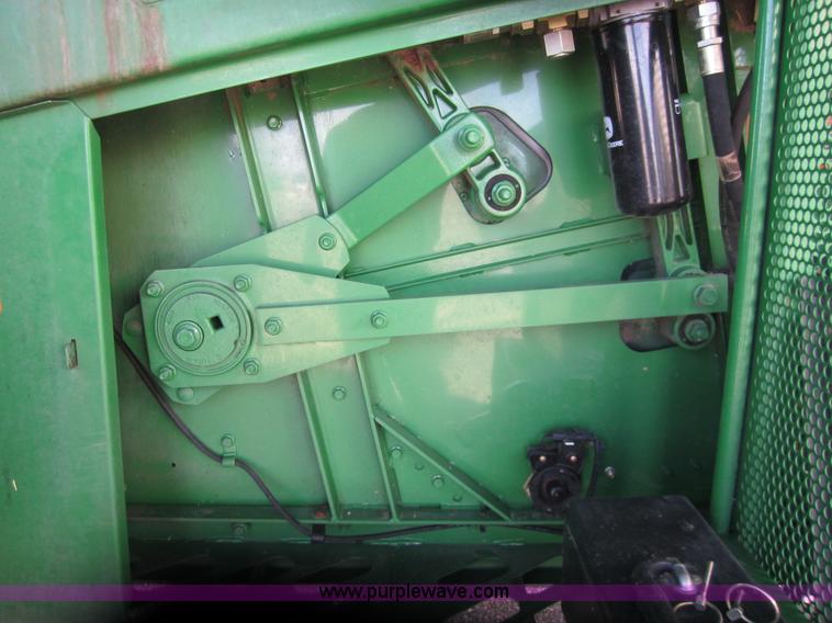 image for item 3011 2006 John Deere 9760 STS combine