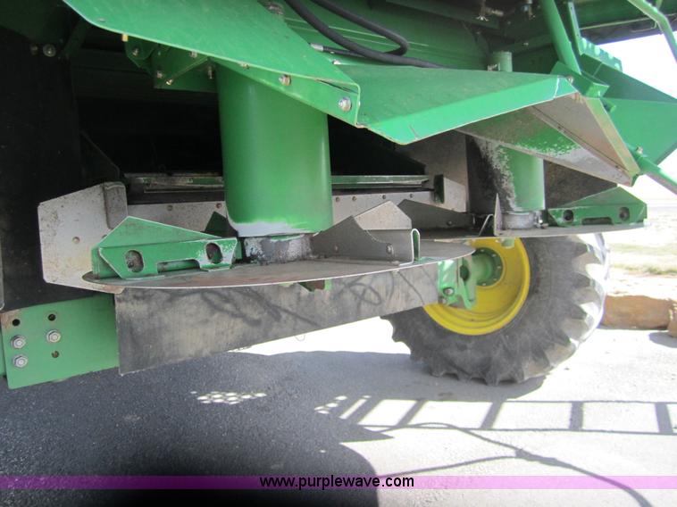 image for item 3011 2006 John Deere 9760 STS combine