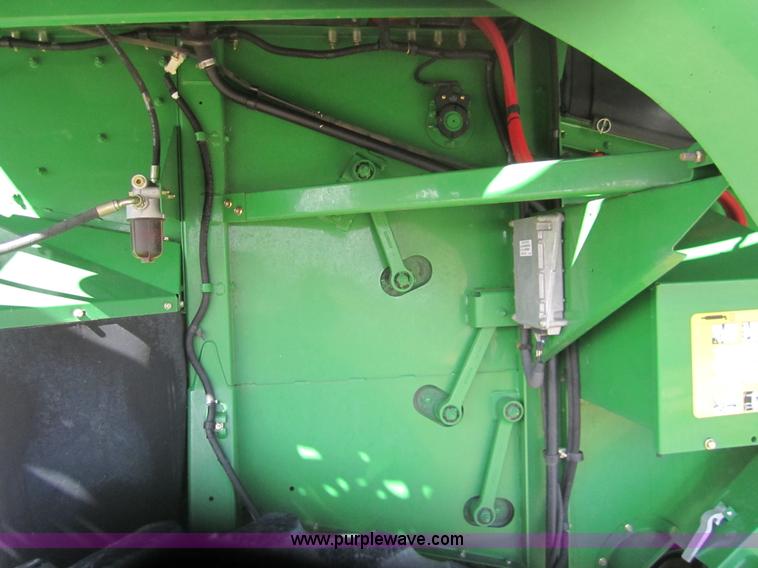 image for item 3011 2006 John Deere 9760 STS combine