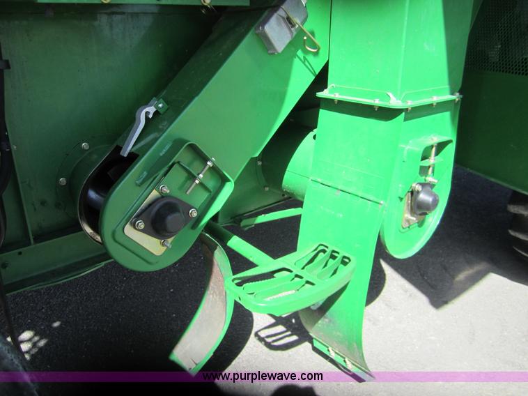 image for item 3011 2006 John Deere 9760 STS combine