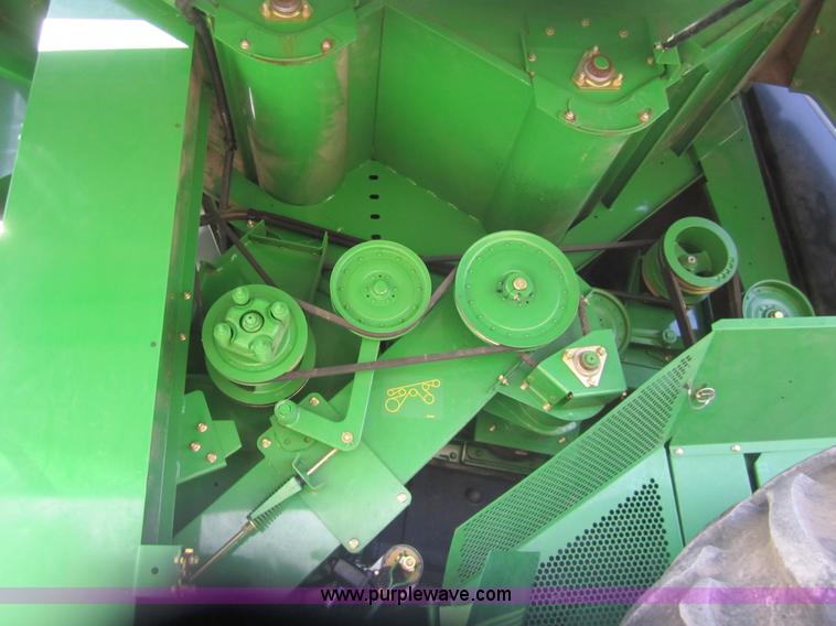image for item 3011 2006 John Deere 9760 STS combine