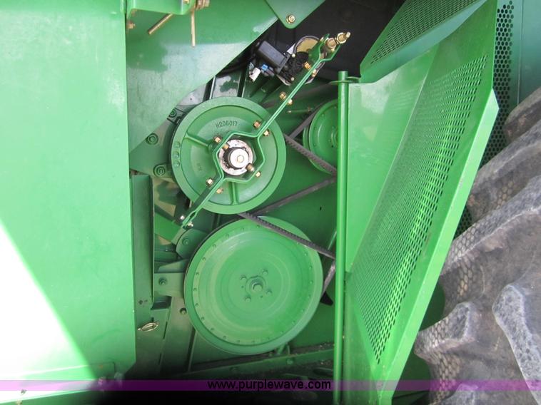 image for item 3011 2006 John Deere 9760 STS combine