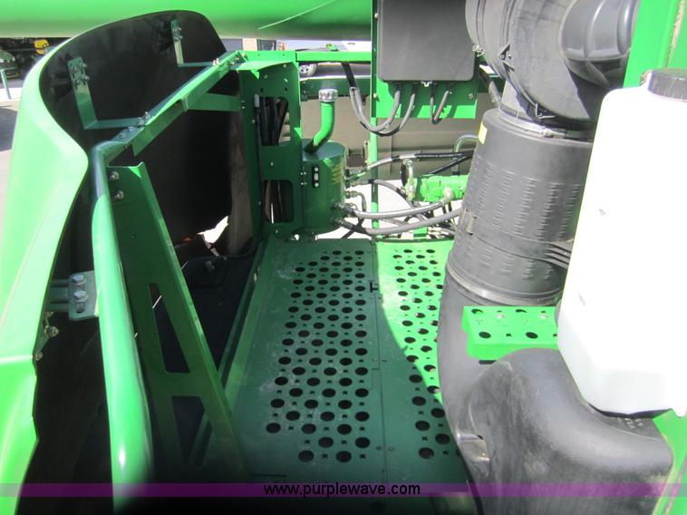 image for item 3011 2006 John Deere 9760 STS combine