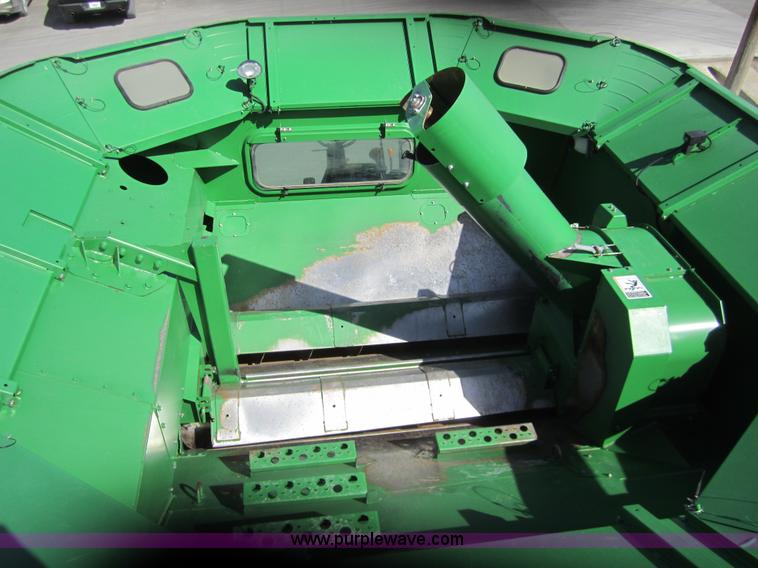 image for item 3011 2006 John Deere 9760 STS combine