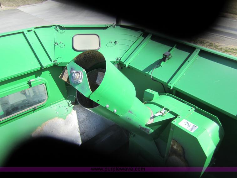 image for item 3011 2006 John Deere 9760 STS combine