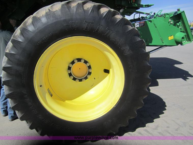 image for item 3011 2006 John Deere 9760 STS combine