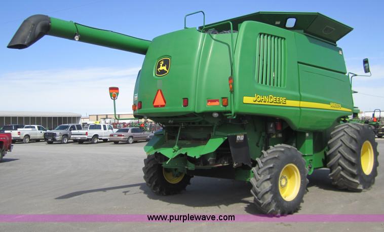 image for item 3012 2004 John Deere 9660 STS combine