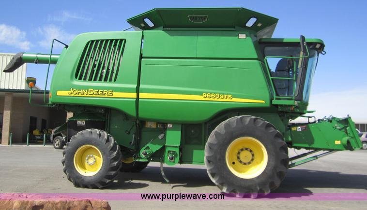 image for item 3012 2004 John Deere 9660 STS combine
