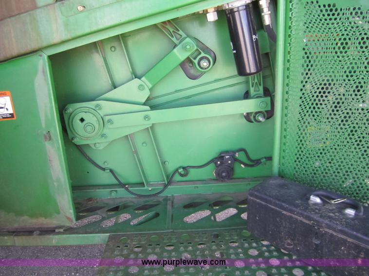 image for item 3012 2004 John Deere 9660 STS combine
