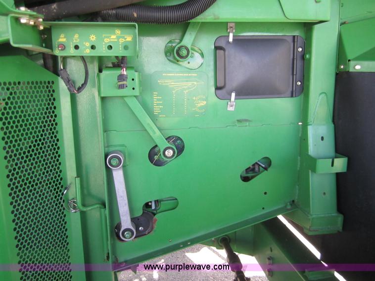 image for item 3012 2004 John Deere 9660 STS combine