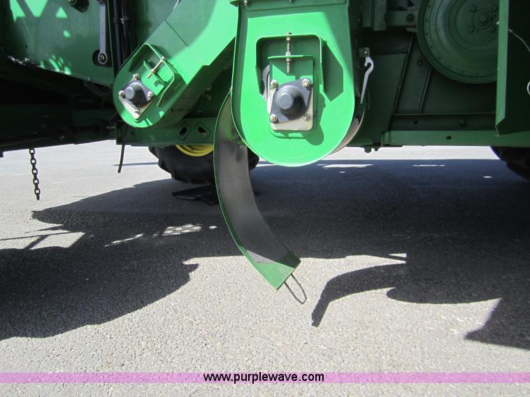 image for item 3012 2004 John Deere 9660 STS combine