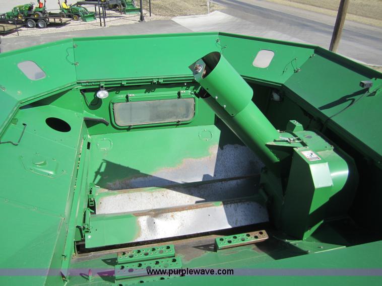 image for item 3012 2004 John Deere 9660 STS combine