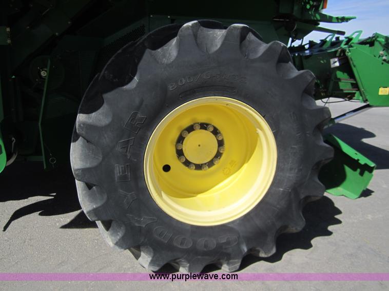 image for item 3012 2004 John Deere 9660 STS combine