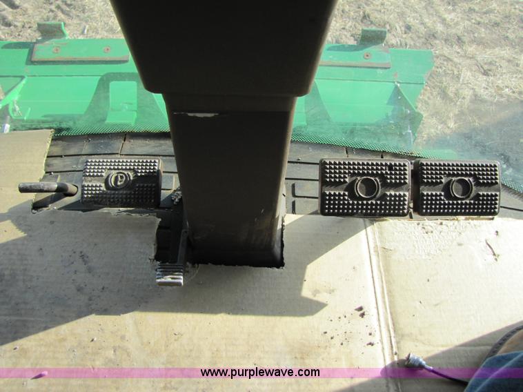 image for item 3012 2004 John Deere 9660 STS combine