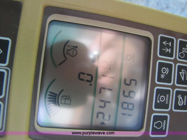 image for item 3012 2004 John Deere 9660 STS combine