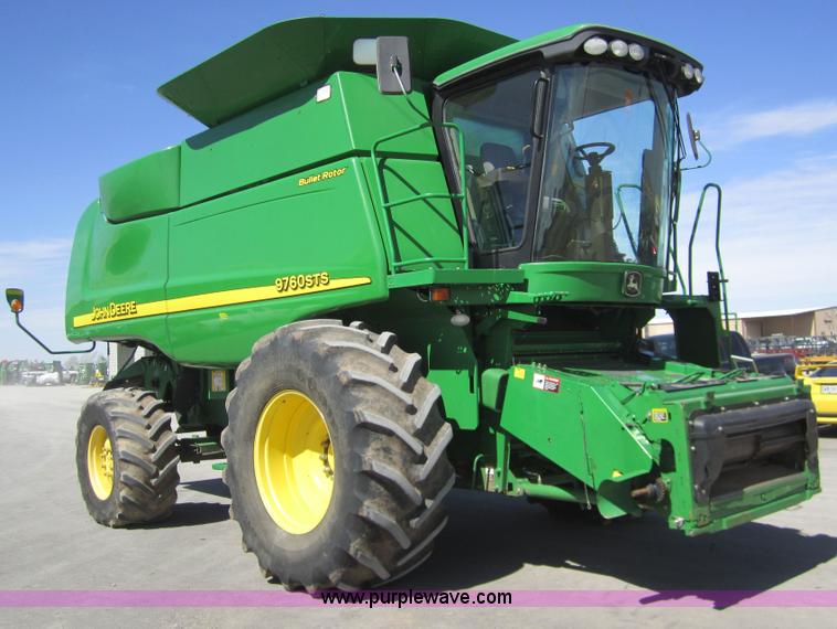image for item 3013 2006 John Deere 9760 STS RWA combine