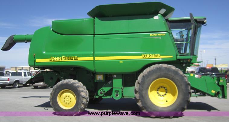 image for item 3013 2006 John Deere 9760 STS RWA combine