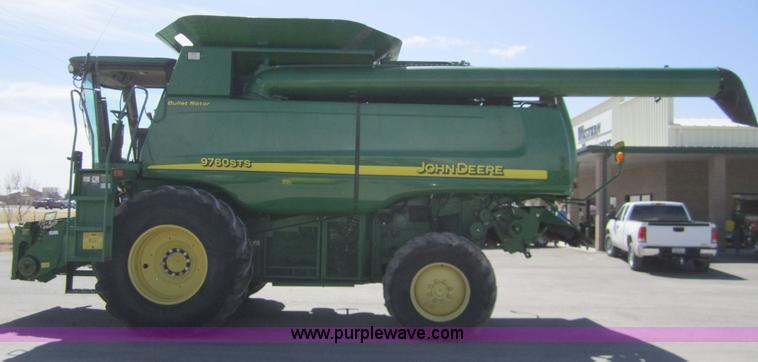 image for item 3013 2006 John Deere 9760 STS RWA combine