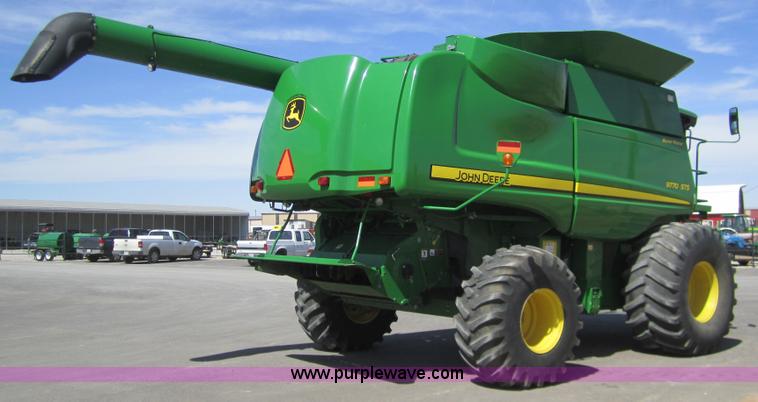 image for item 3015 2009 John Deere 9770 STS combine
