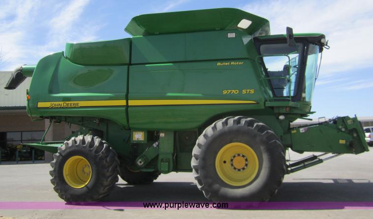 image for item 3015 2009 John Deere 9770 STS combine