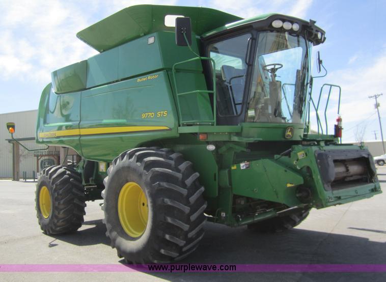 image for item 3015 2009 John Deere 9770 STS combine