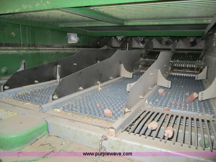 image for item 3015 2009 John Deere 9770 STS combine