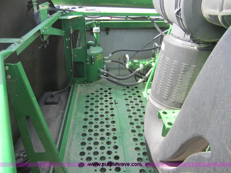 image for item 3015 2009 John Deere 9770 STS combine