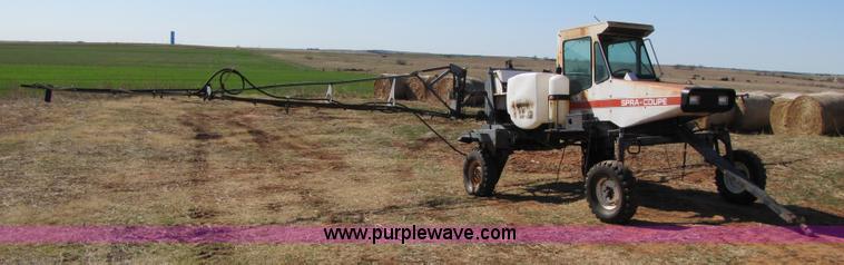 image for item 3453 Melroe SpraCoupe 220 60' self propelled sprayer