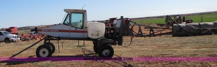 image for item 3453 Melroe SpraCoupe 220 60' self propelled sprayer