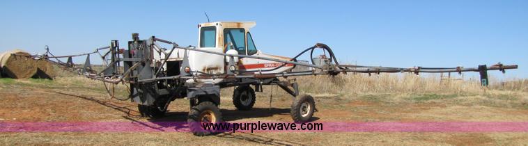 image for item 3453 Melroe SpraCoupe 220 60' self propelled sprayer
