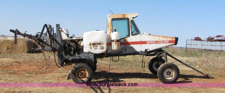 image for item 3453 Melroe SpraCoupe 220 60' self propelled sprayer