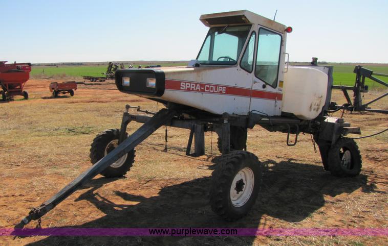 image for item 3453 Melroe SpraCoupe 220 60' self propelled sprayer