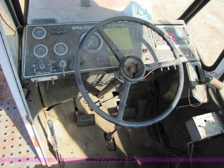 image for item 3453 Melroe SpraCoupe 220 60' self propelled sprayer