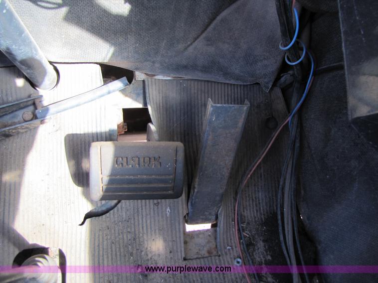 image for item 3453 Melroe SpraCoupe 220 60' self propelled sprayer