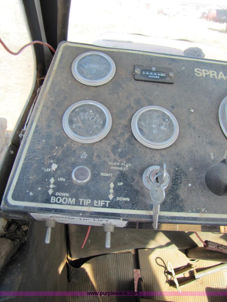 image for item 3453 Melroe SpraCoupe 220 60' self propelled sprayer