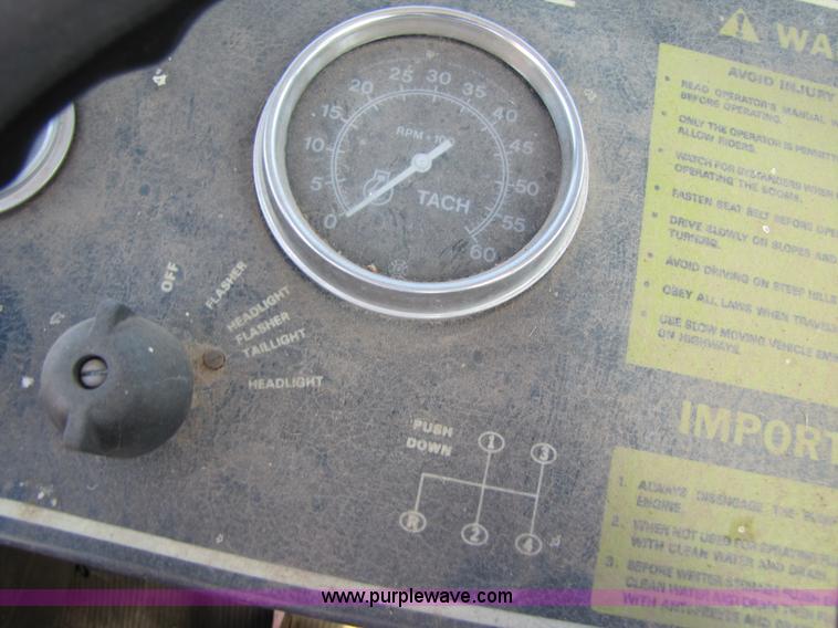 image for item 3453 Melroe SpraCoupe 220 60' self propelled sprayer