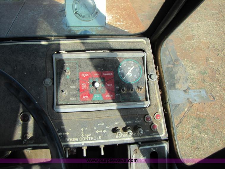 image for item 3453 Melroe SpraCoupe 220 60' self propelled sprayer