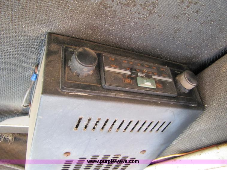 image for item 3453 Melroe SpraCoupe 220 60' self propelled sprayer