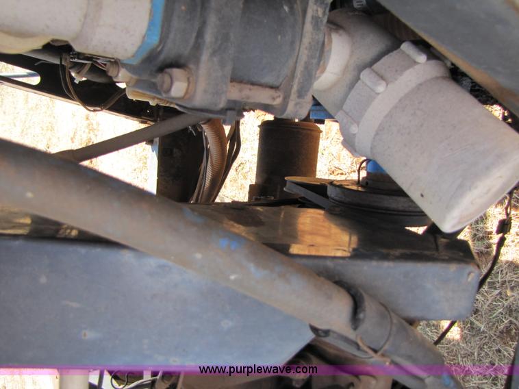 image for item 3453 Melroe SpraCoupe 220 60' self propelled sprayer