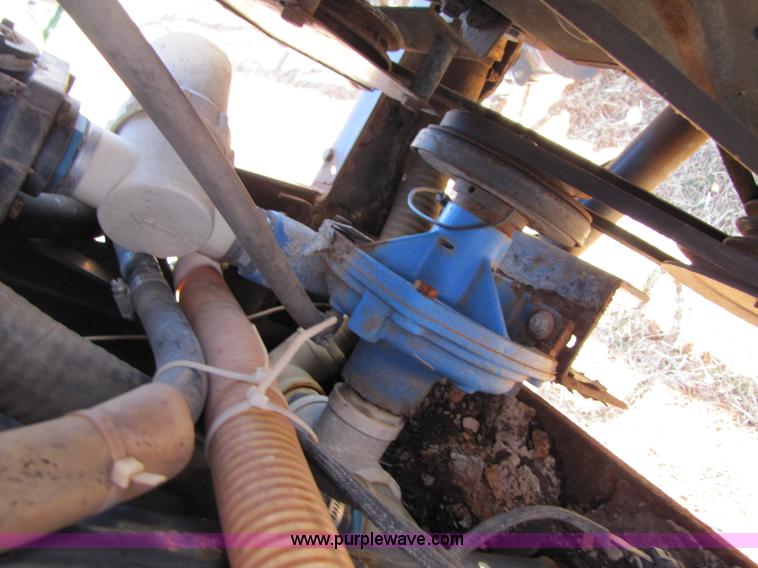 image for item 3453 Melroe SpraCoupe 220 60' self propelled sprayer