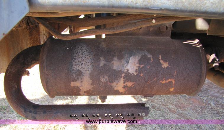 image for item 3453 Melroe SpraCoupe 220 60' self propelled sprayer